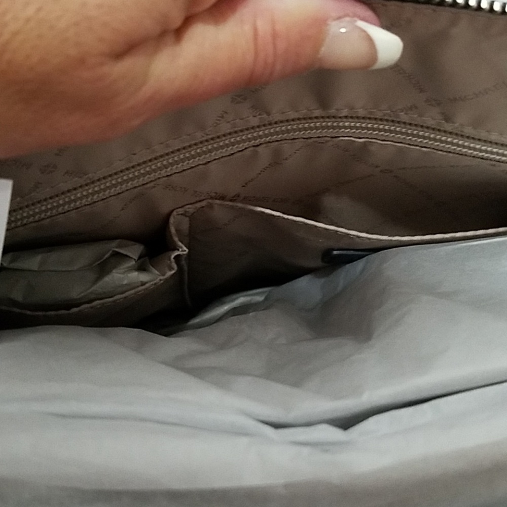 NWT Michael Kors Ciara lg tote - Picture 5 of 8